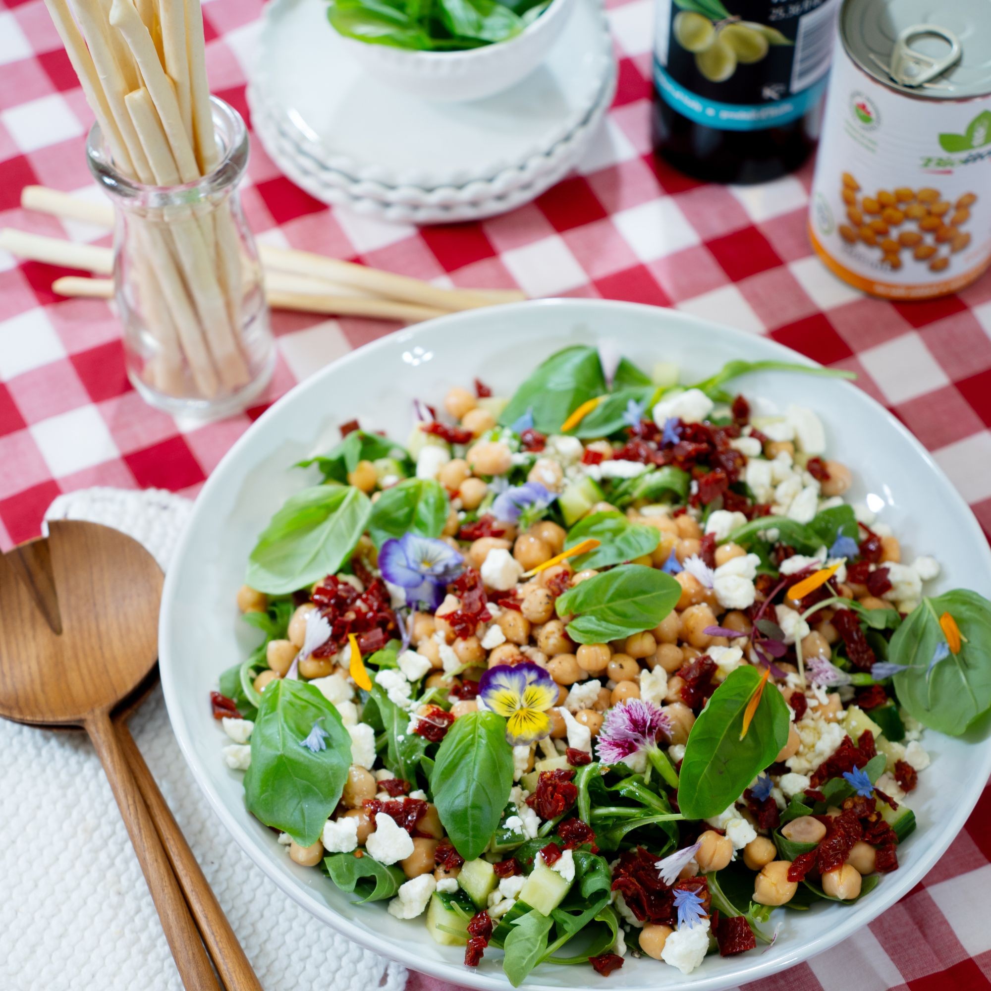 Mediterranean chickpea & sun-dried tomato salad 